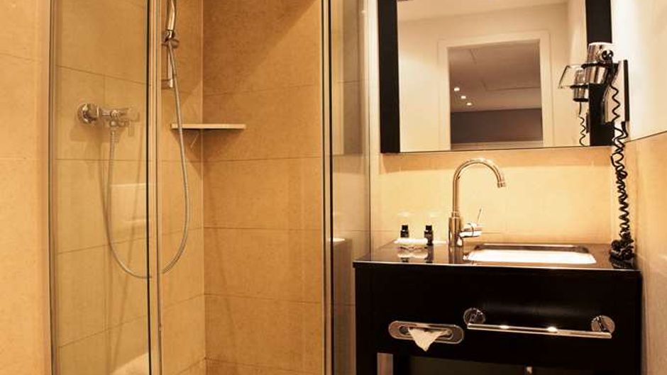 Victoria Hotel Room