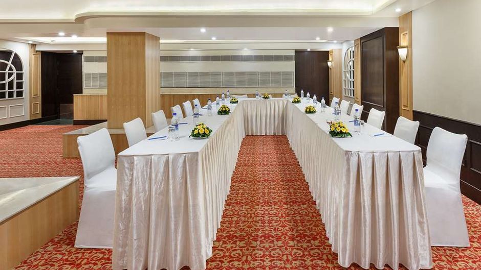 La Place Sarovar Portico Lucknow Restaurant
