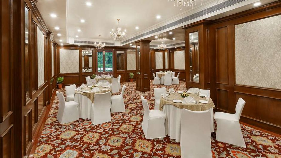 La Place Sarovar Portico Lucknow Restaurant