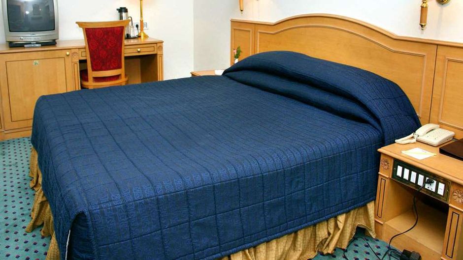 Gokulam Park Inn Room