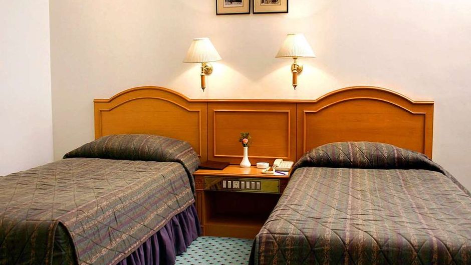 Gokulam Park Inn Room