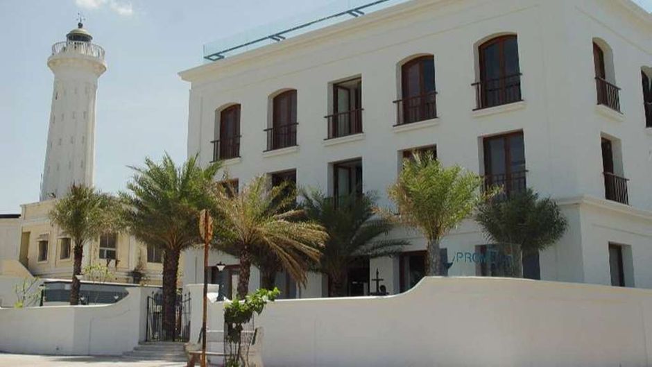The Promenade Hotel Exterior