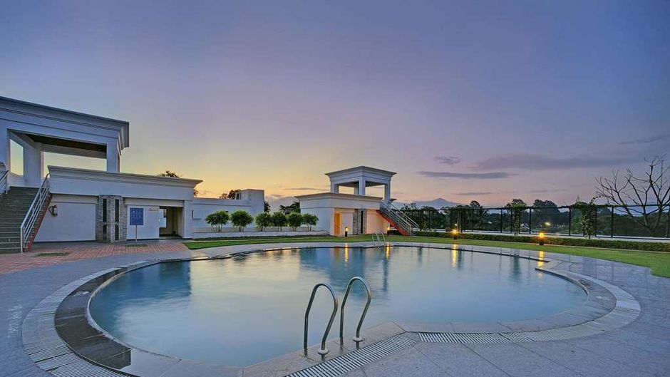 Royal Sarovar Portico Pool