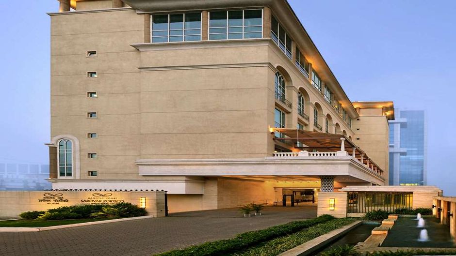 Majestic Court Sarovar Portico Exterior