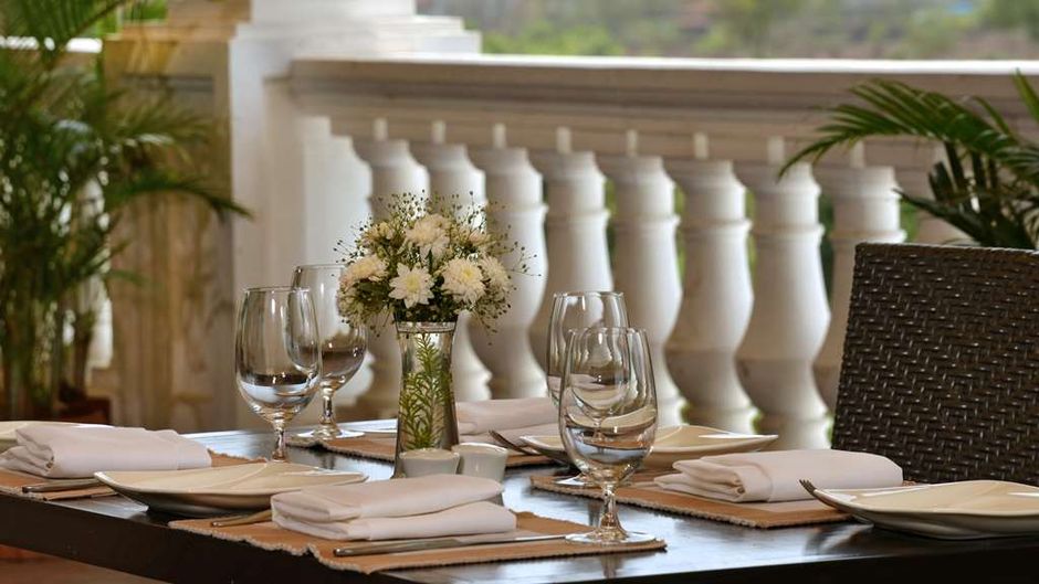 Majestic Court Sarovar Portico Exterior