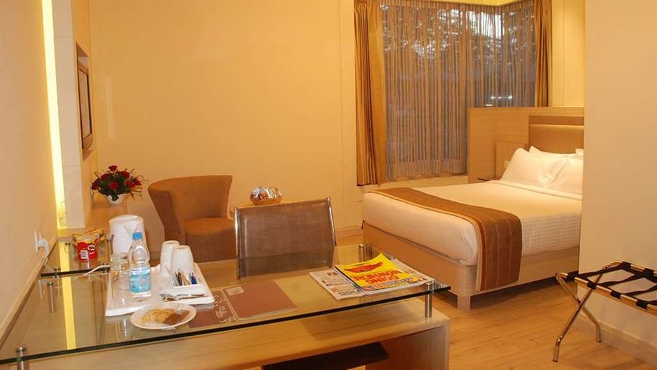 Sarovar Portico Naraina Room