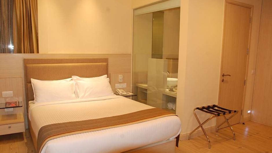 Sarovar Portico Naraina Room