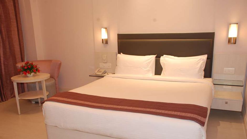 Sarovar Portico Naraina Room