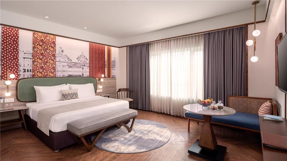 Nidhivan Sarovar Portico Room