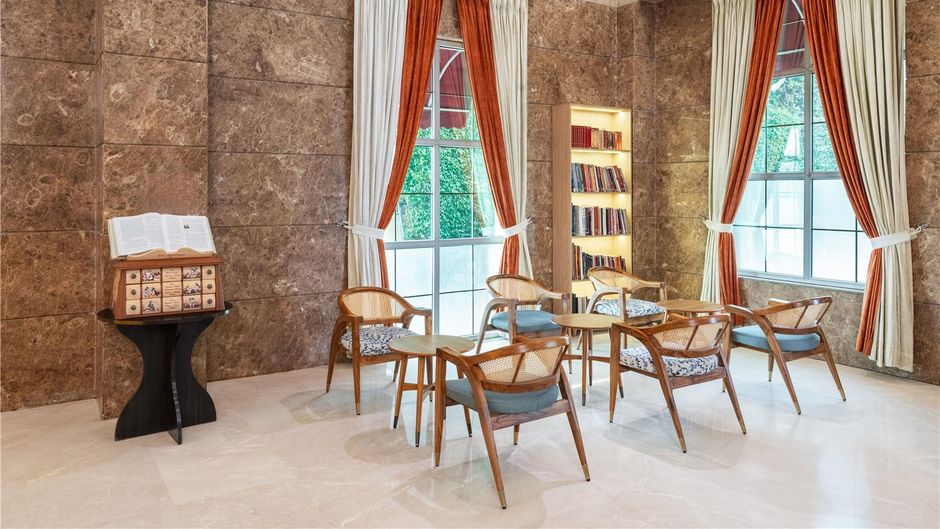 Nidhivan Sarovar Portico Lobby