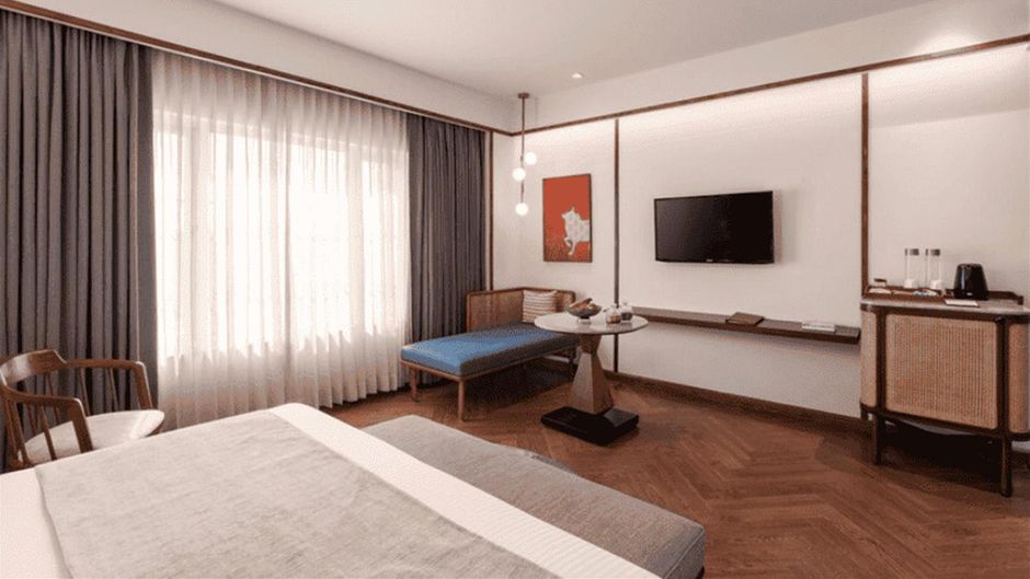 Nidhivan Sarovar Portico Suite