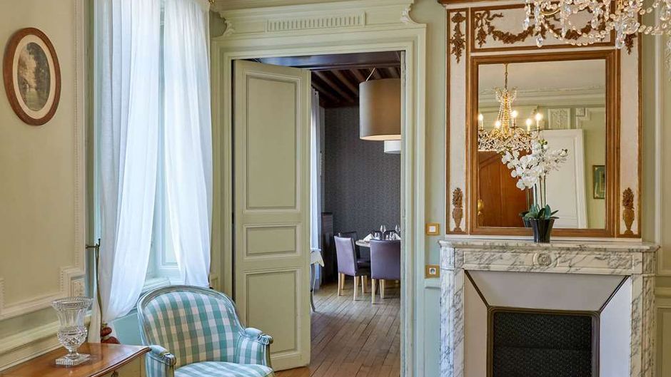 Clos de Bourgogne Lobby