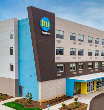 Tru by Hilton Clarksville