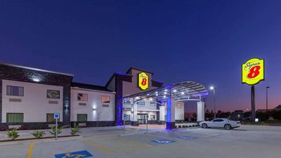 Super 8 by Wyndham Kingwood