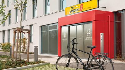 Super 8 by Wyndham Augsburg