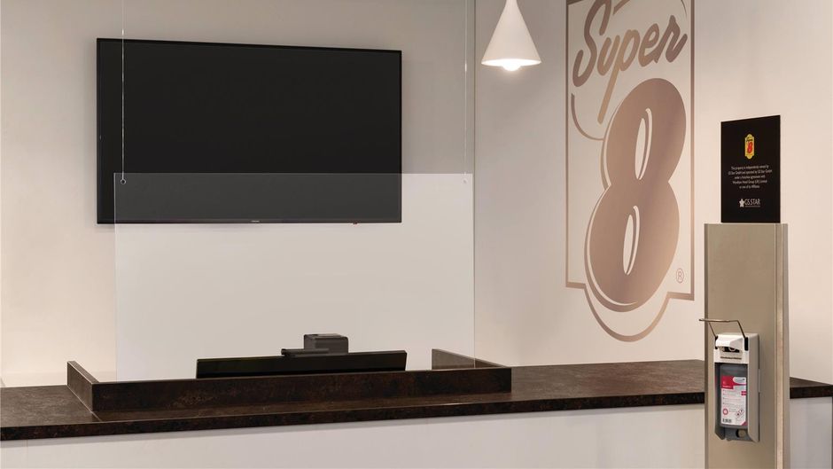 Super 8 by Wyndham Augsburg Lobby