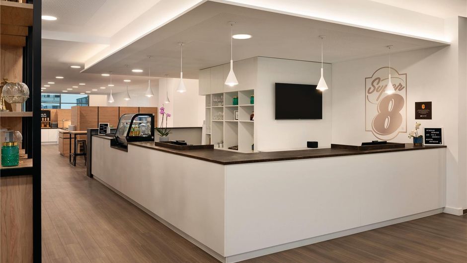 Super 8 by Wyndham Augsburg Lobby