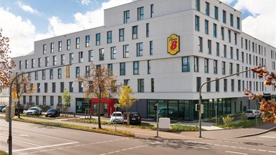 Super 8 by Wyndham Augsburg