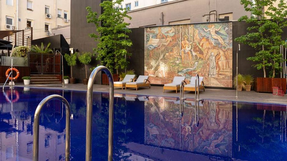 Wellington Hotel Pool