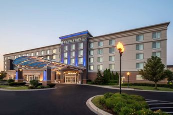 DoubleTree by Hilton Chicago Midway Apt