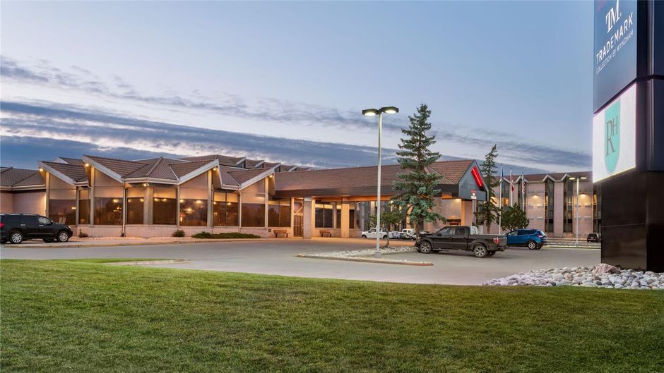 Royal Hotel West Edmonton Trademark Coll Exterior