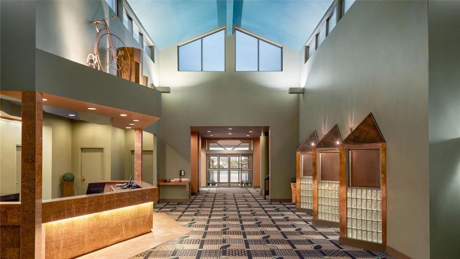 Royal Hotel West Edmonton Trademark Coll Lobby
