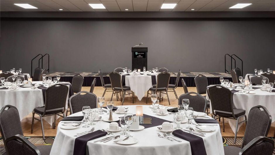 Royal Hotel West Edmonton Trademark Coll Ballroom