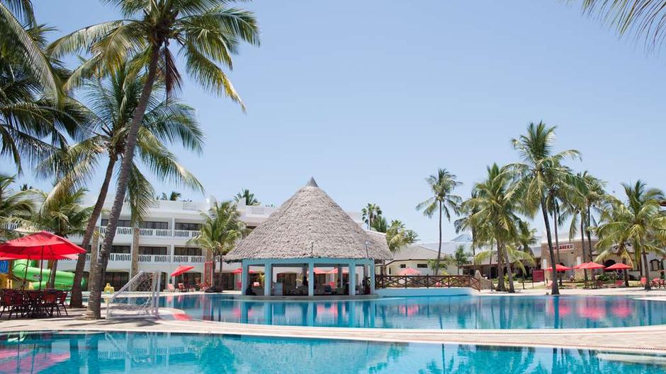 PrideInn Paradise Beach Hotel Pool