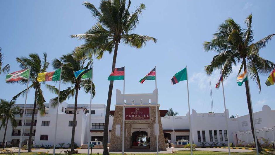 PrideInn Paradise Beach Hotel Exterior