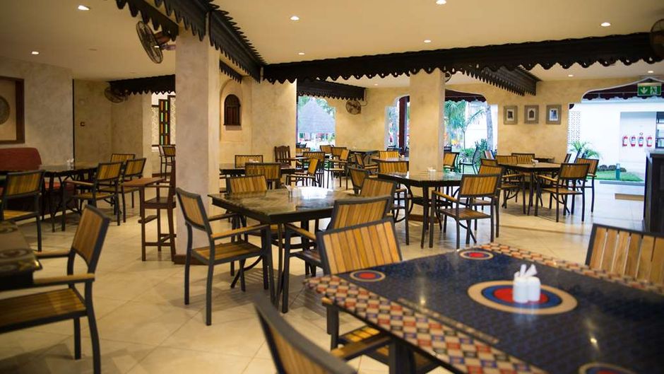 PrideInn Paradise Beach Hotel Restaurant