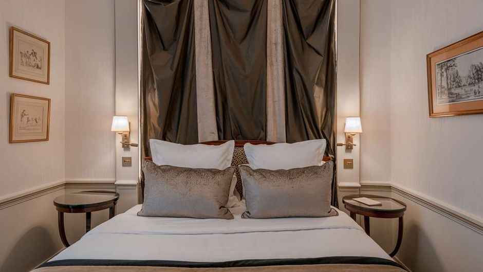 Hotel Napoleon Room