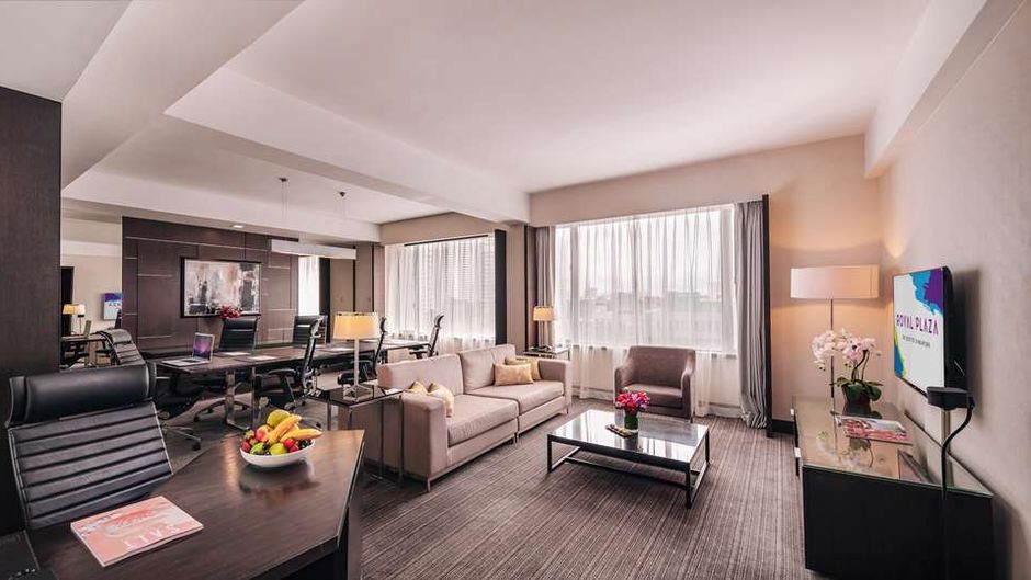 Royal Plaza on Scotts Suite