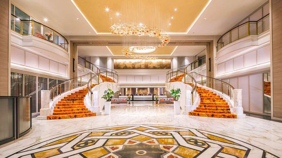 Royal Plaza on Scotts Lobby