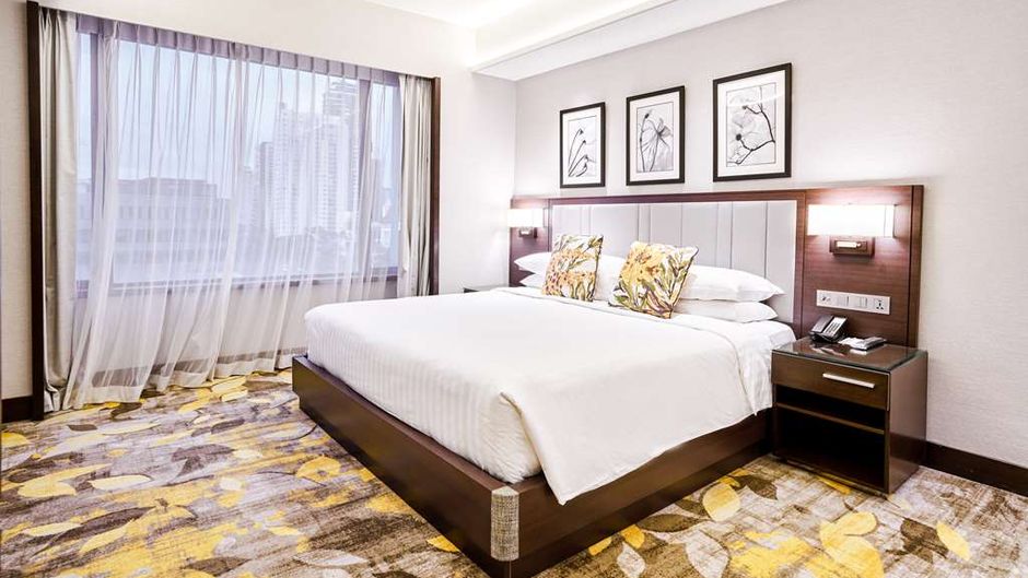 Royal Plaza on Scotts Suite