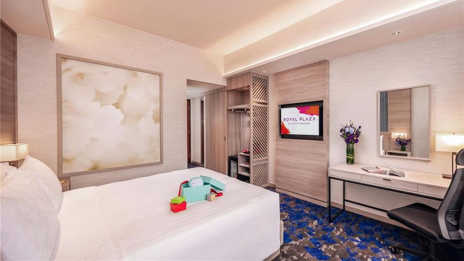 Royal Plaza on Scotts Room