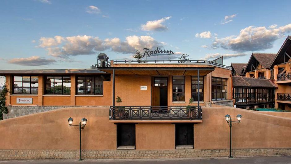 Radisson Hotel Tamboho Waterfront Antana Exterior