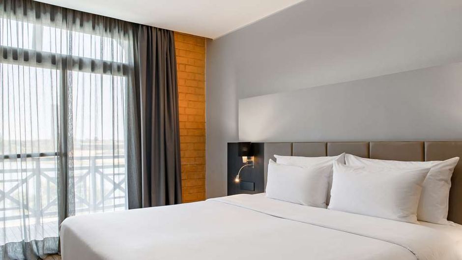 Radisson Hotel Tamboho Waterfront Antana Room