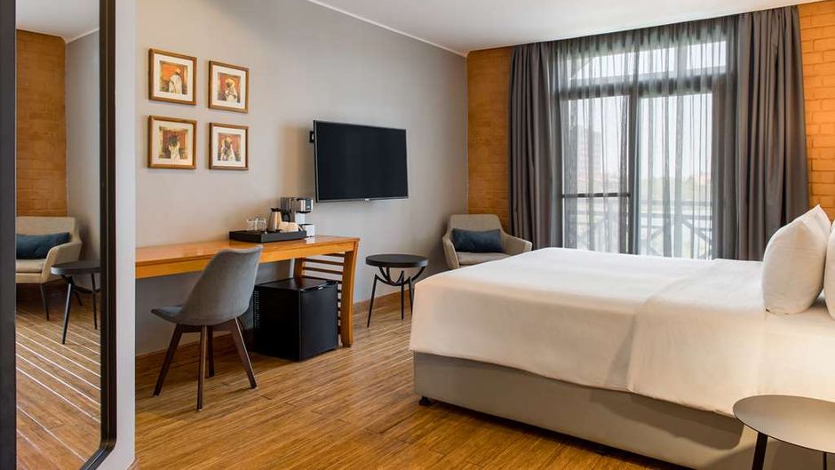 Radisson Hotel Tamboho Waterfront Antana Suite
