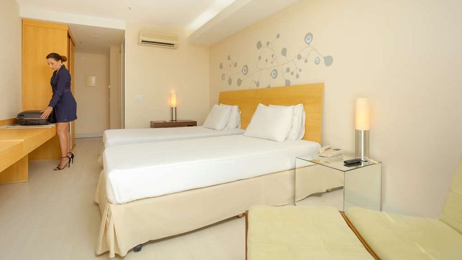 Golden Tulip Macae Room