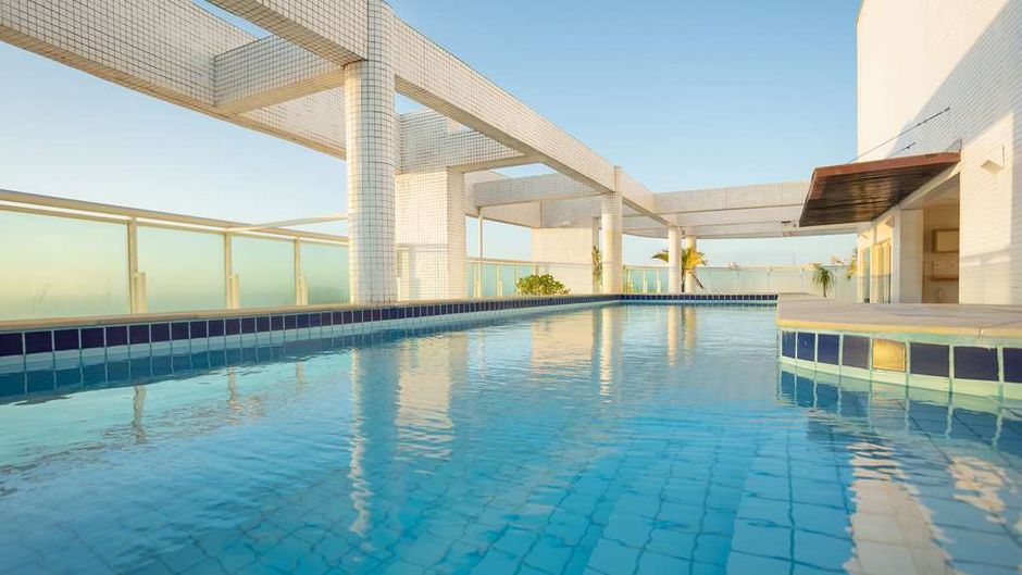 Golden Tulip Macae Pool