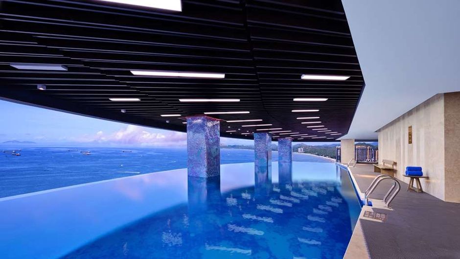 Wyndham Grand Plaza Royale Shuangyue Bay Pool