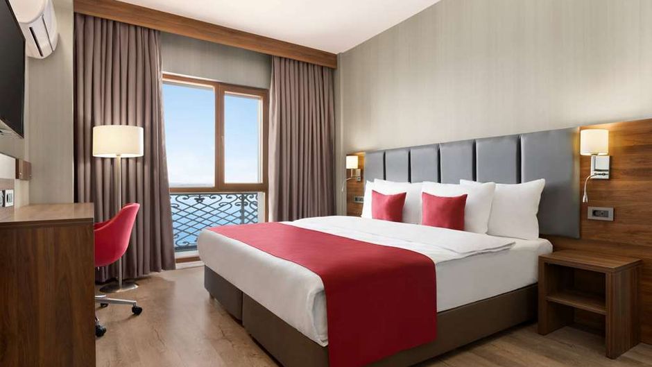 Ramada by Wyndham Van Room