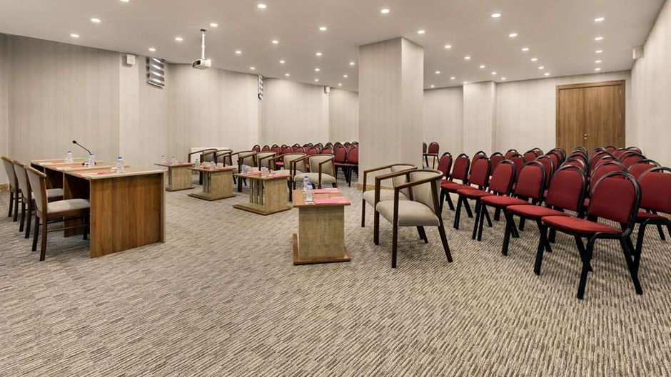 Ramada by Wyndham Van Meeting