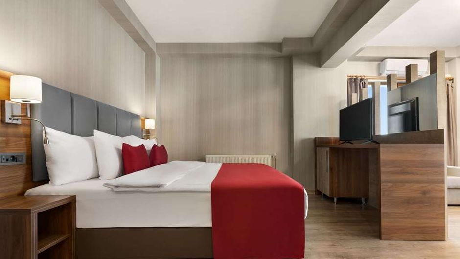 Ramada by Wyndham Van Suite
