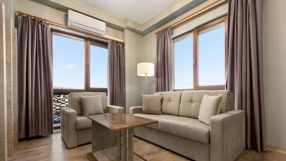Ramada by Wyndham Van Suite