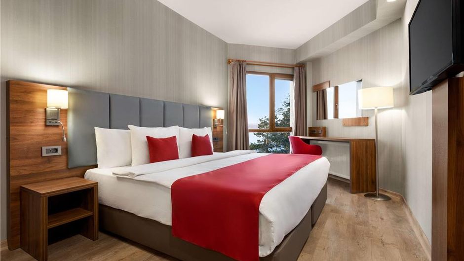 Ramada by Wyndham Van Room