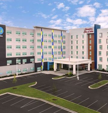 Hampton Inn & Suites Airport Lake Pointe