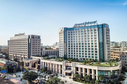 Howard Johnson by Wyndham Glory Plaza