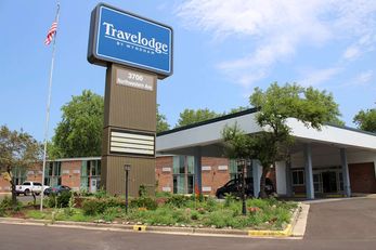 Travelodge by Wyndham Waters Edge