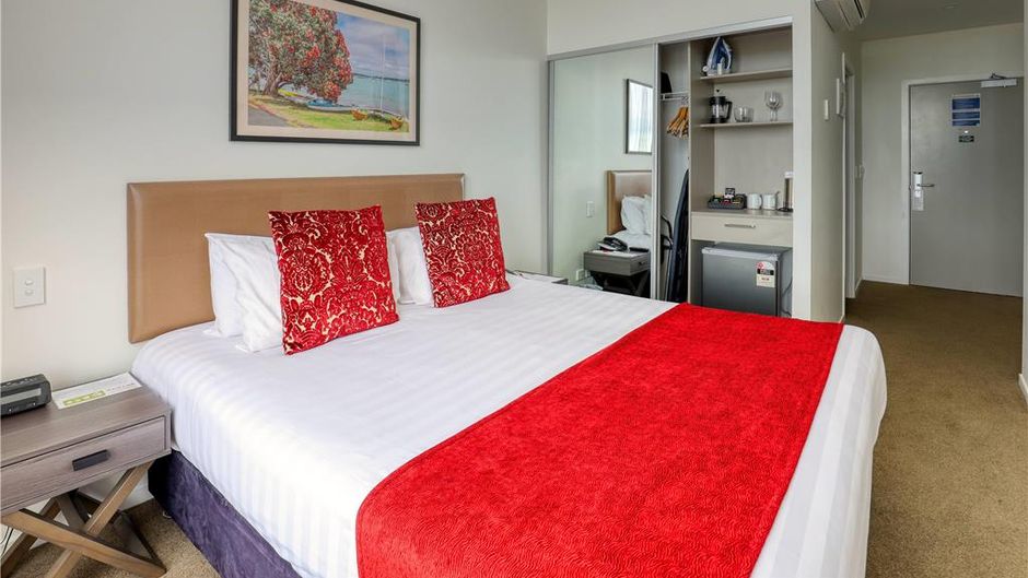 Ramada Stes by Wyndham Pacific Centre Room